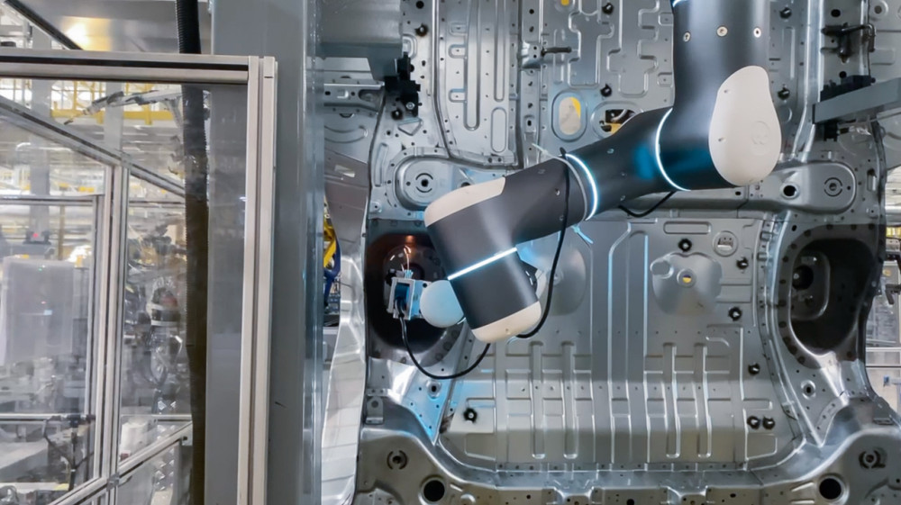 How Does The Adaptive Robot Perform Like a Polishing Master?